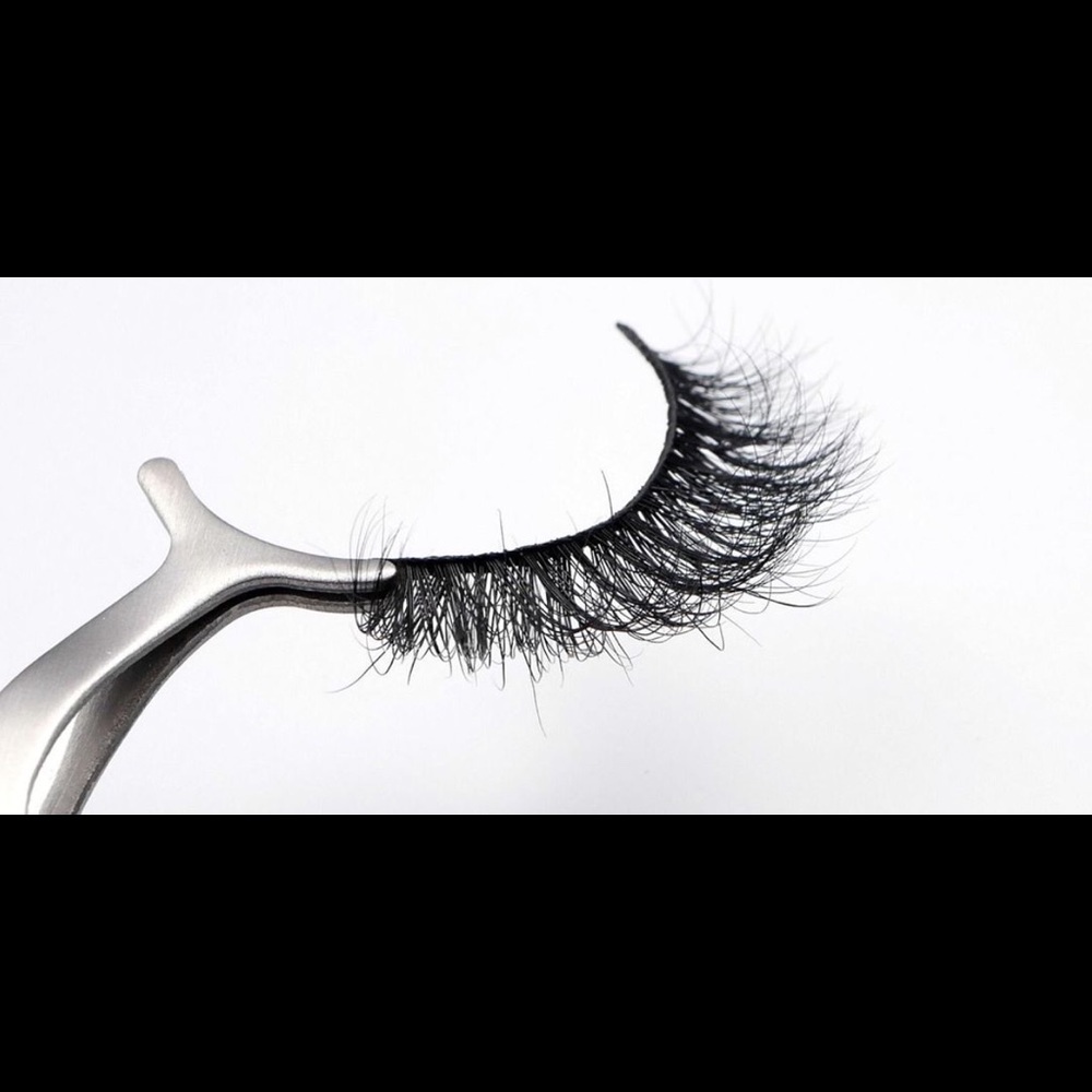 One pair high quality handmade 3D mink eyelash